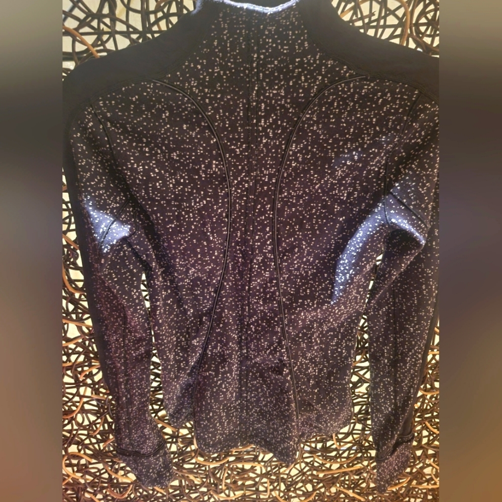 Awesome Lululemon 1/2 Zip Jacquard w/kangaroo pocket
